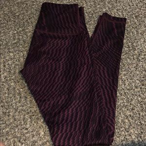 Lululemon maroon/black leggings